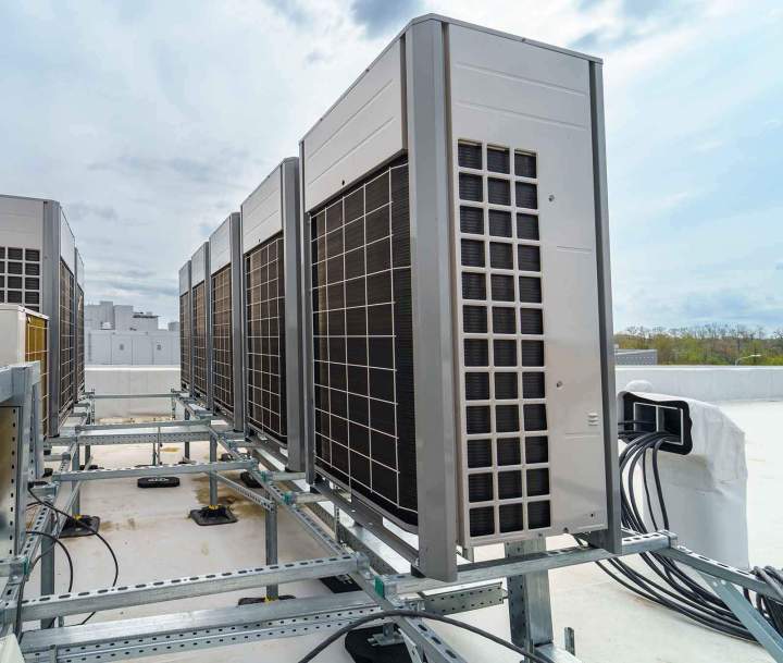 Fourniture d'appareil de chauffage et de ventilation mécanique.